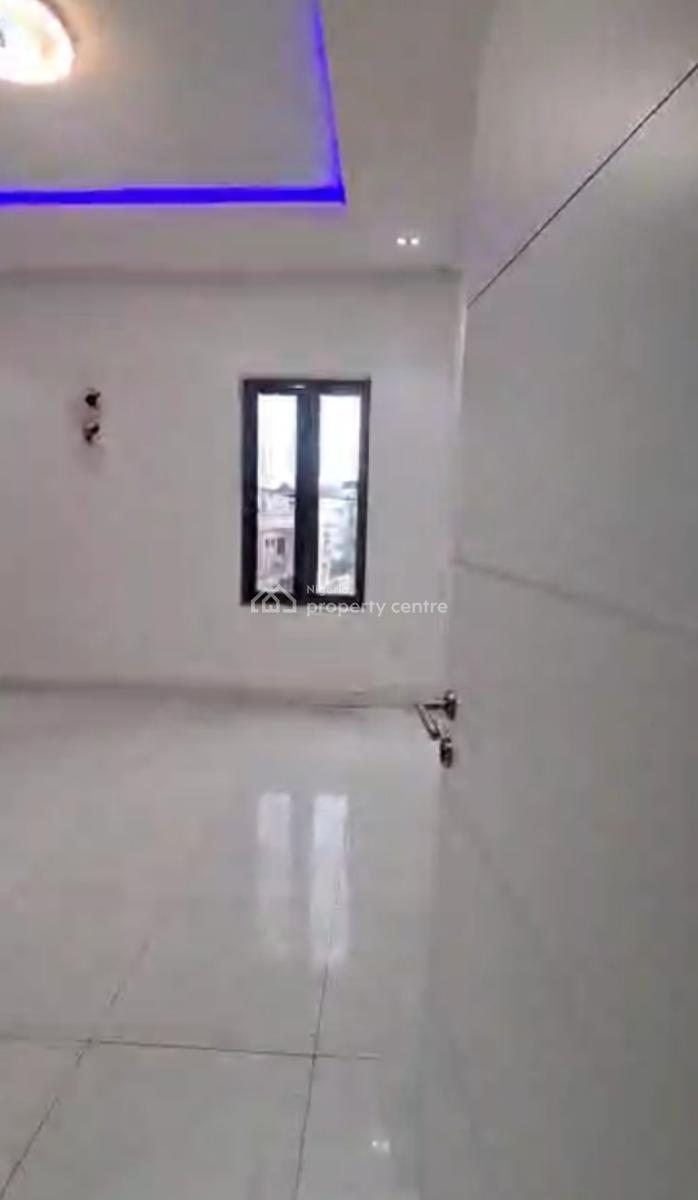 Large 2 Bedroom Apartment upstairs, Salem, Ikate, Lekki, Lagos, Flat / Apartment for Rent