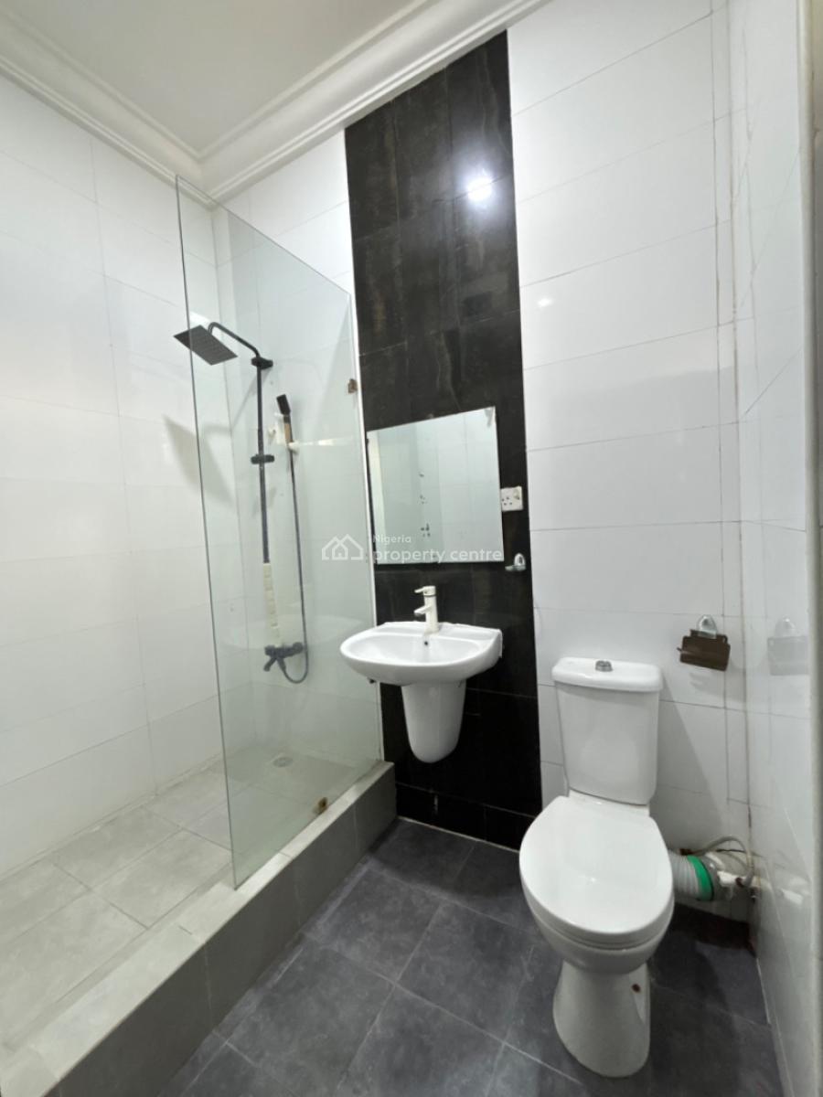 Very Spacious 3 Bedroom Apartment (unfurnished), Lekki Phase 1, Lekki, Lagos, Flat / Apartment for Rent