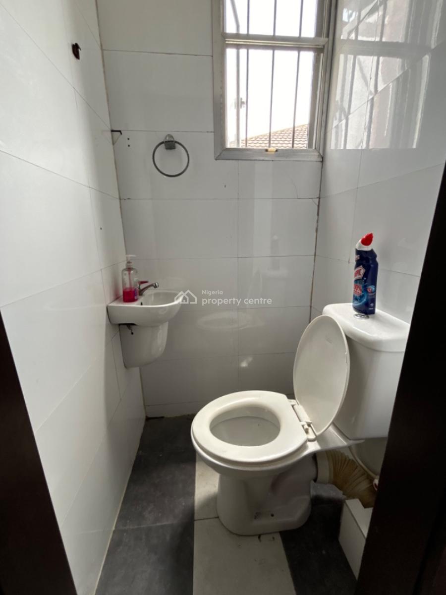 Very Spacious 3 Bedroom Apartment (unfurnished), Lekki Phase 1, Lekki, Lagos, Flat / Apartment for Rent