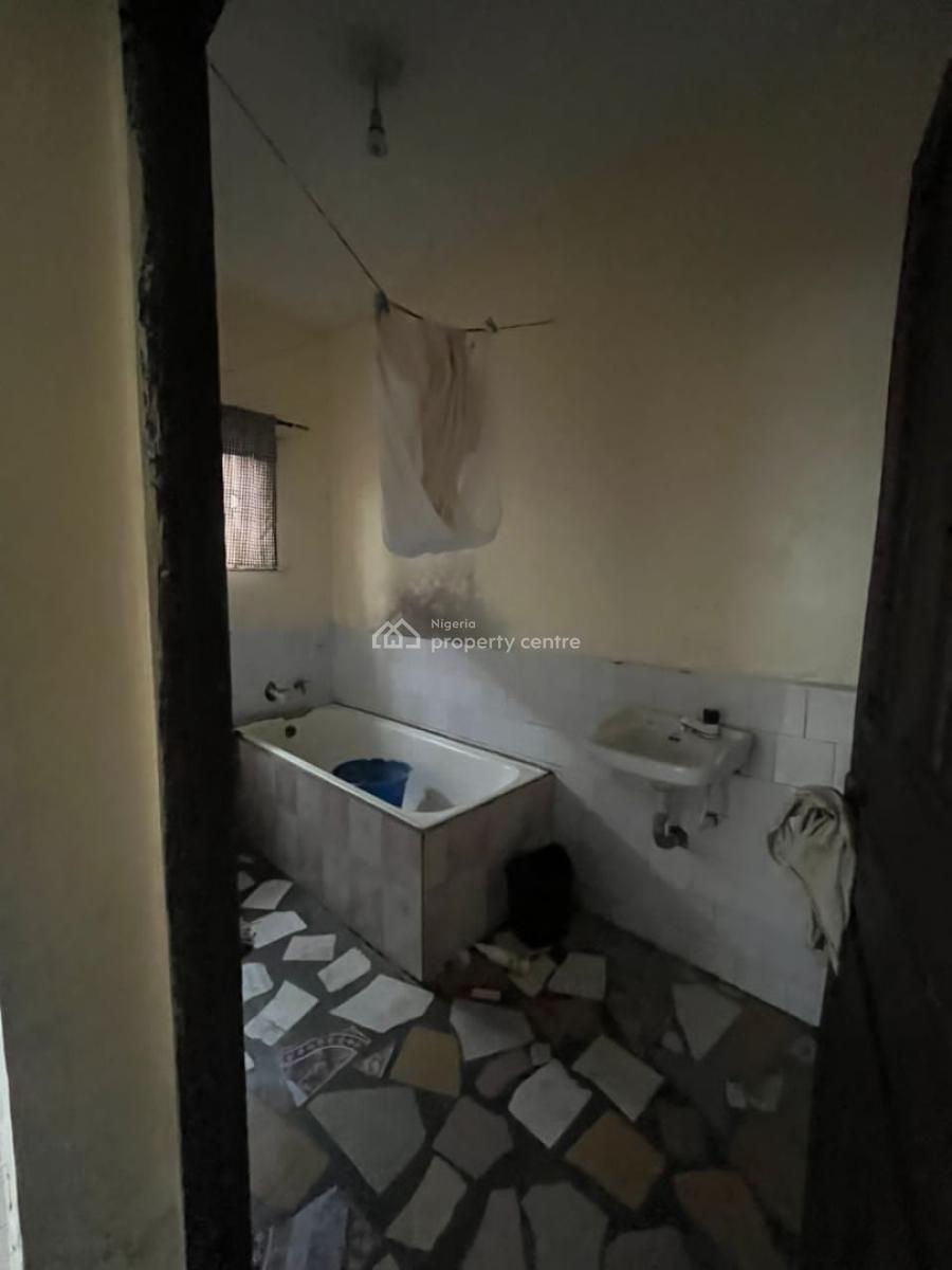 Decent 2 Bedroom Flat, Magodo, Gra Phase 1, Magodo, Lagos, Flat / Apartment for Rent