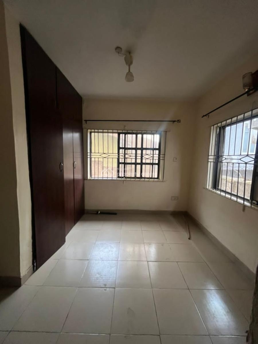 Decent 2 Bedroom Flat, Magodo, Gra Phase 1, Magodo, Lagos, Flat / Apartment for Rent