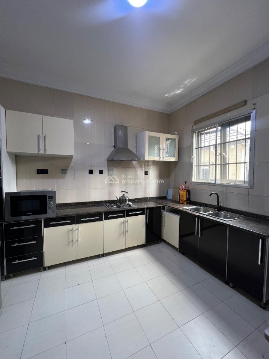 Standard 3 Bedroom Apartment, Off Providence Ave, Lekki Phase 1, Lekki, Lagos, Flat / Apartment for Rent