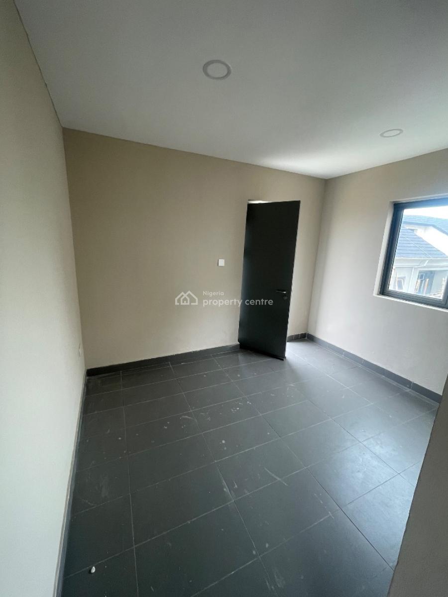 Spacious 2 Bedroom  Apartment with Bq and Elevator and Solar, Cctv Cameras, Lekki Phase 1, Lekki, Lagos, Flat / Apartment for Rent