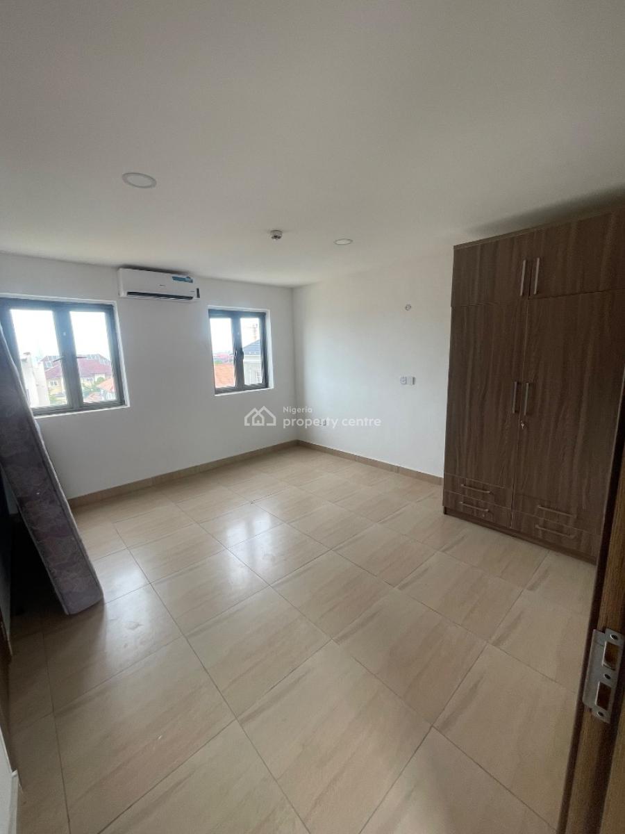 Spacious 2 Bedroom  Apartment with Bq and Elevator and Solar, Cctv Cameras, Lekki Phase 1, Lekki, Lagos, Flat / Apartment for Rent