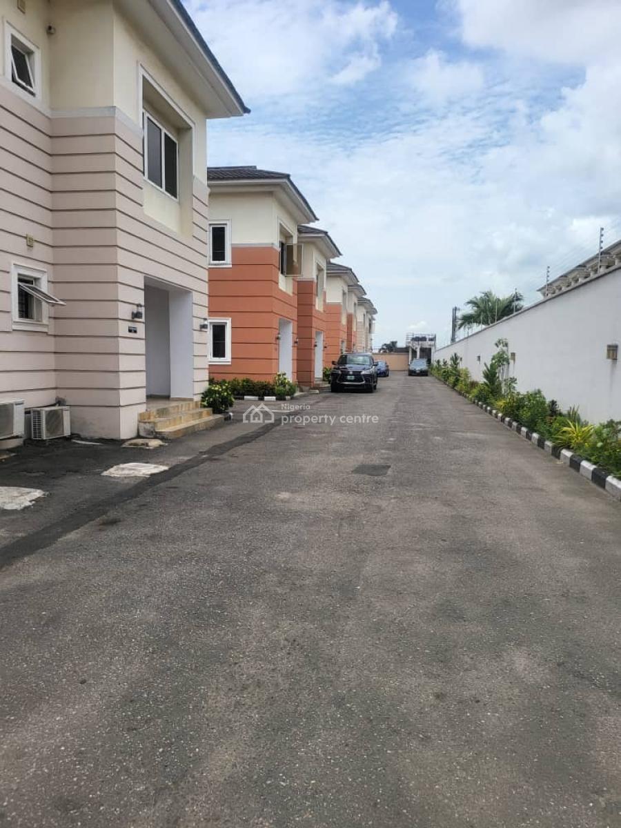 4-bedroom Duplex with 2-room Bq & an Home Office, Lekki Phase 1, Lekki, Lagos, Flat / Apartment for Rent