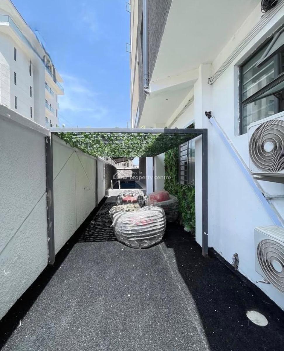 3 Bedroom Apartment with Elevator Pool and Gym, Lekki Phase 1, Lekki, Lagos, Flat / Apartment for Sale