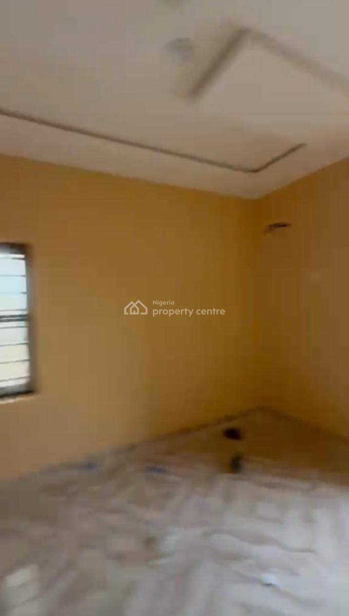 Lovely 3 Bedroom Flat, Ijesha, Surulere, Lagos, Flat / Apartment for Rent