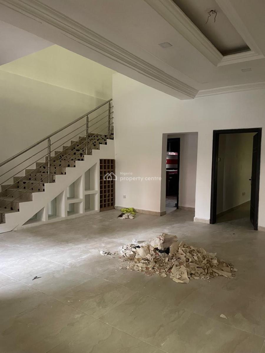 Decent and Well Renovated 4 Bedrooms Terrace Duplex, Chevron, Lekki, Lagos, Terraced Duplex for Rent