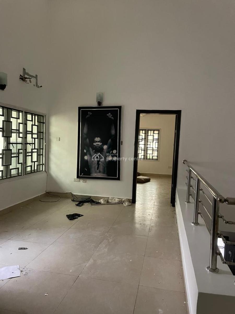 Decent and Well Renovated 4 Bedrooms Terrace Duplex, Chevron, Lekki, Lagos, Terraced Duplex for Rent