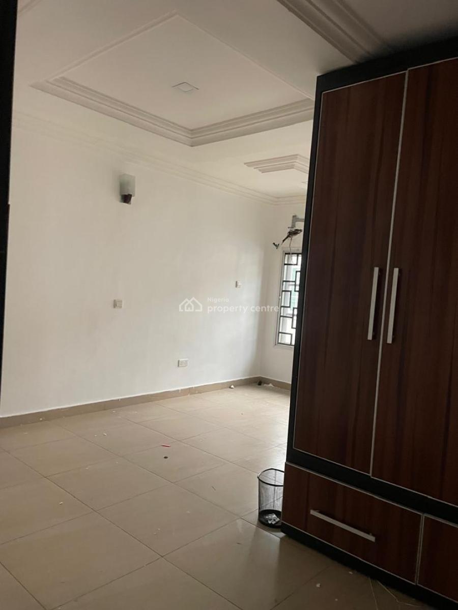 Decent and Well Renovated 4 Bedrooms Terrace Duplex, Chevron, Lekki, Lagos, Terraced Duplex for Rent