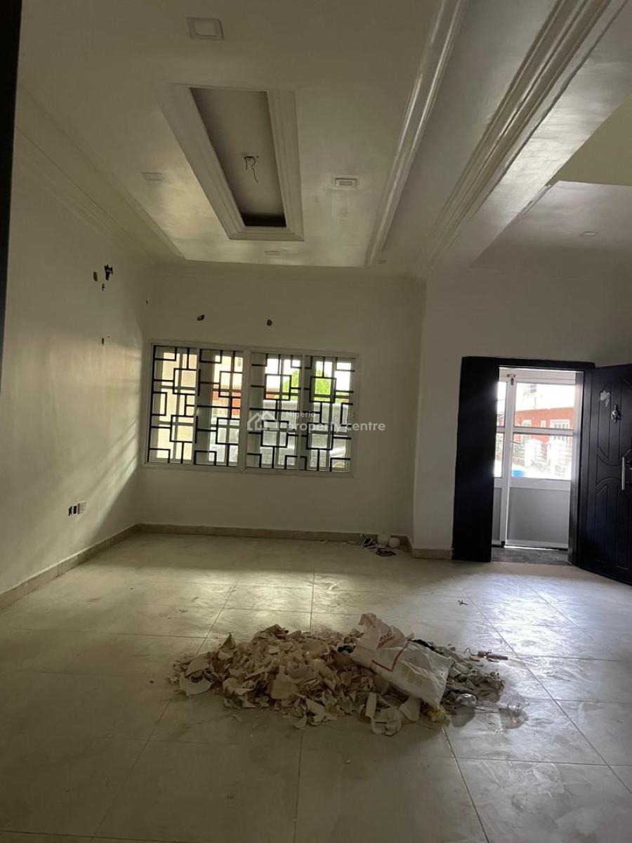 Decent and Well Renovated 4 Bedrooms Terrace Duplex, Chevron, Lekki, Lagos, Terraced Duplex for Rent