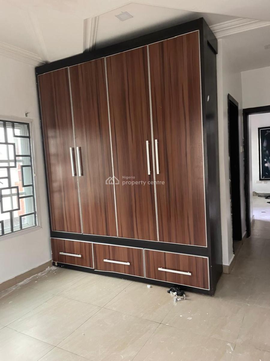 Decent and Well Renovated 4 Bedrooms Terrace Duplex, Chevron, Lekki, Lagos, Terraced Duplex for Rent