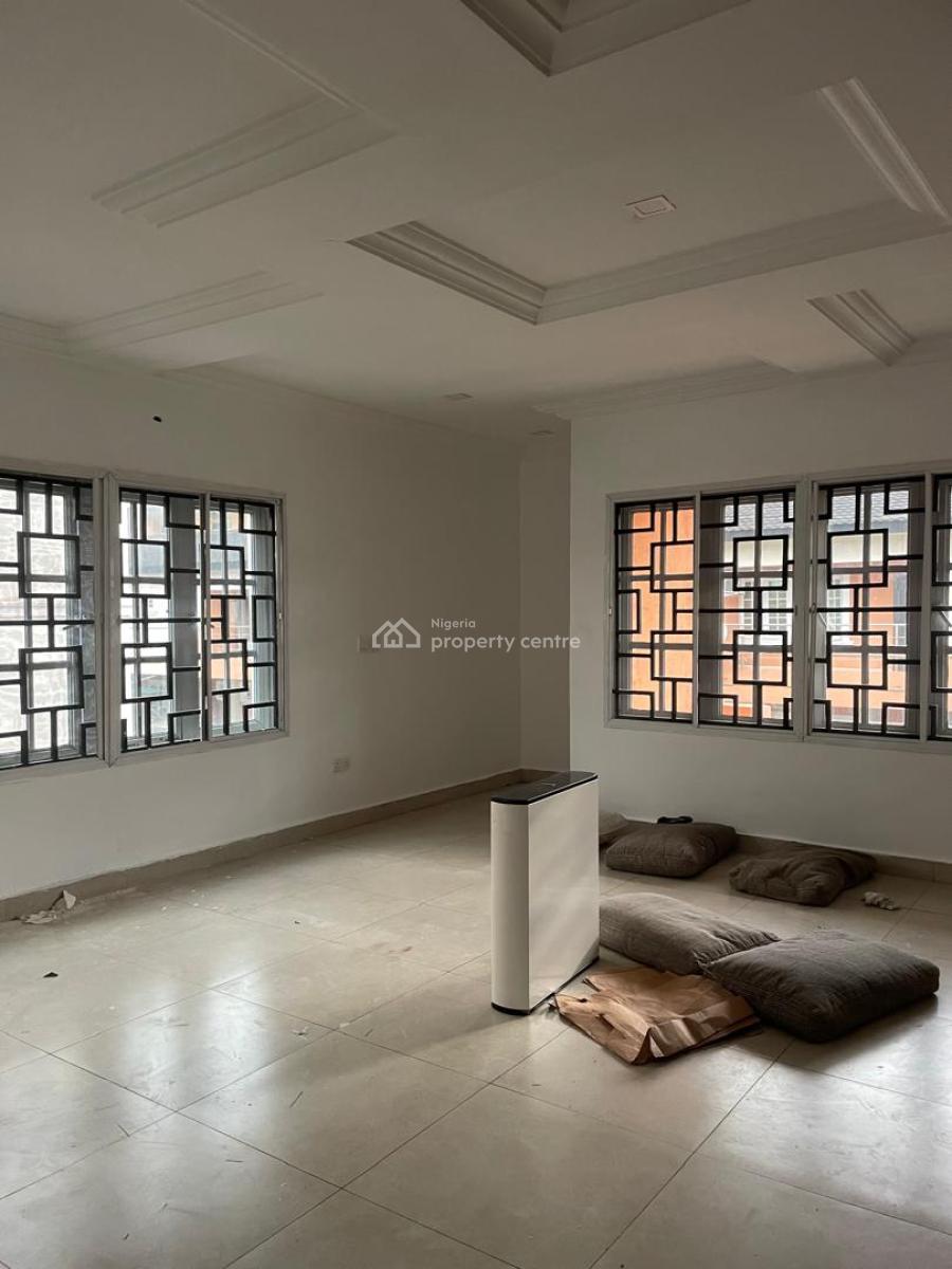 Decent and Well Renovated 4 Bedrooms Terrace Duplex, Chevron, Lekki, Lagos, Terraced Duplex for Rent