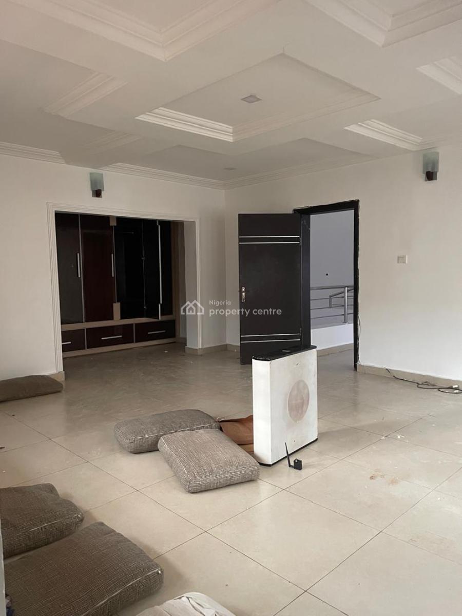 Decent and Well Renovated 4 Bedrooms Terrace Duplex, Chevron, Lekki, Lagos, Terraced Duplex for Rent