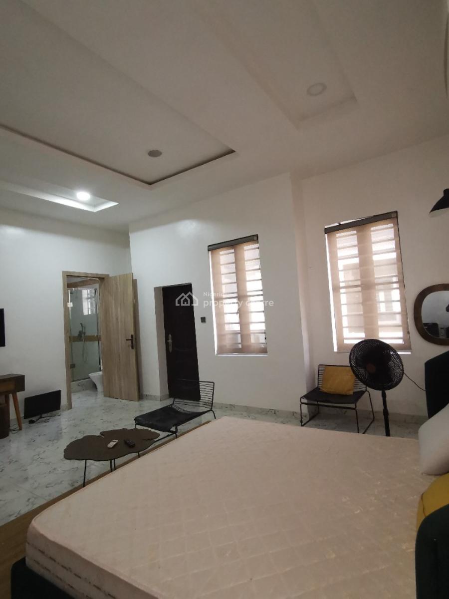 Spacious Fully Furnished Serviced Master Bedroom, Royal Pine Estate Orchid Road Eleganza Bustop, Lekki, Lagos, Flat / Apartment for Rent