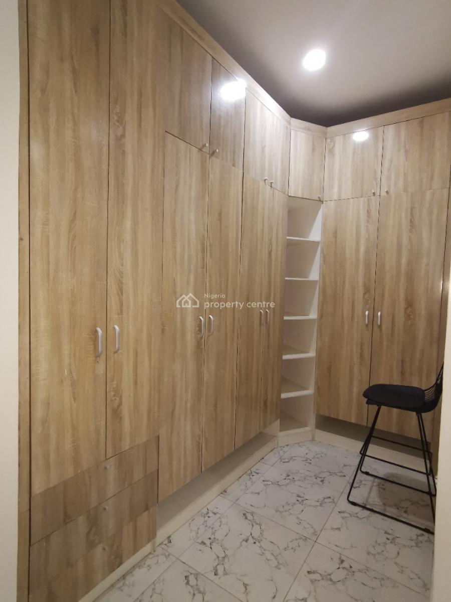 Spacious Fully Furnished Serviced Master Bedroom, Royal Pine Estate Orchid Road Eleganza Bustop, Lekki, Lagos, Flat / Apartment for Rent
