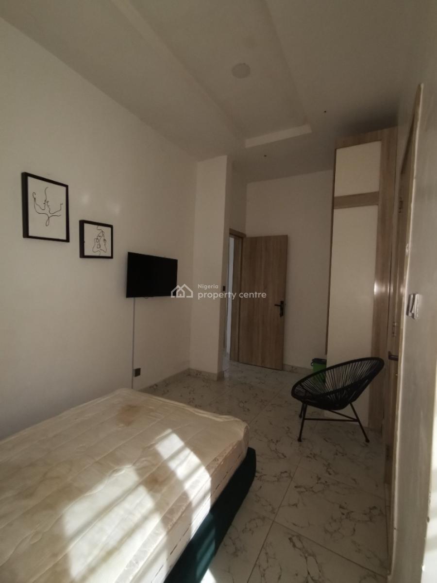 Spacious Fully Furnished Room in a Shared Apartment Upstairs, Royal Pine Estate Orchid Road Eleganza Bustop Lekki Lagos, Lekki, Lagos, Flat / Apartment for Rent