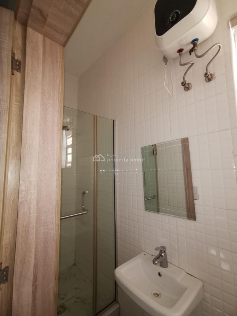Spacious Fully Furnished Room in a Shared Apartment Upstairs, Royal Pine Estate Orchid Road Eleganza Bustop Lekki Lagos, Lekki, Lagos, Flat / Apartment for Rent