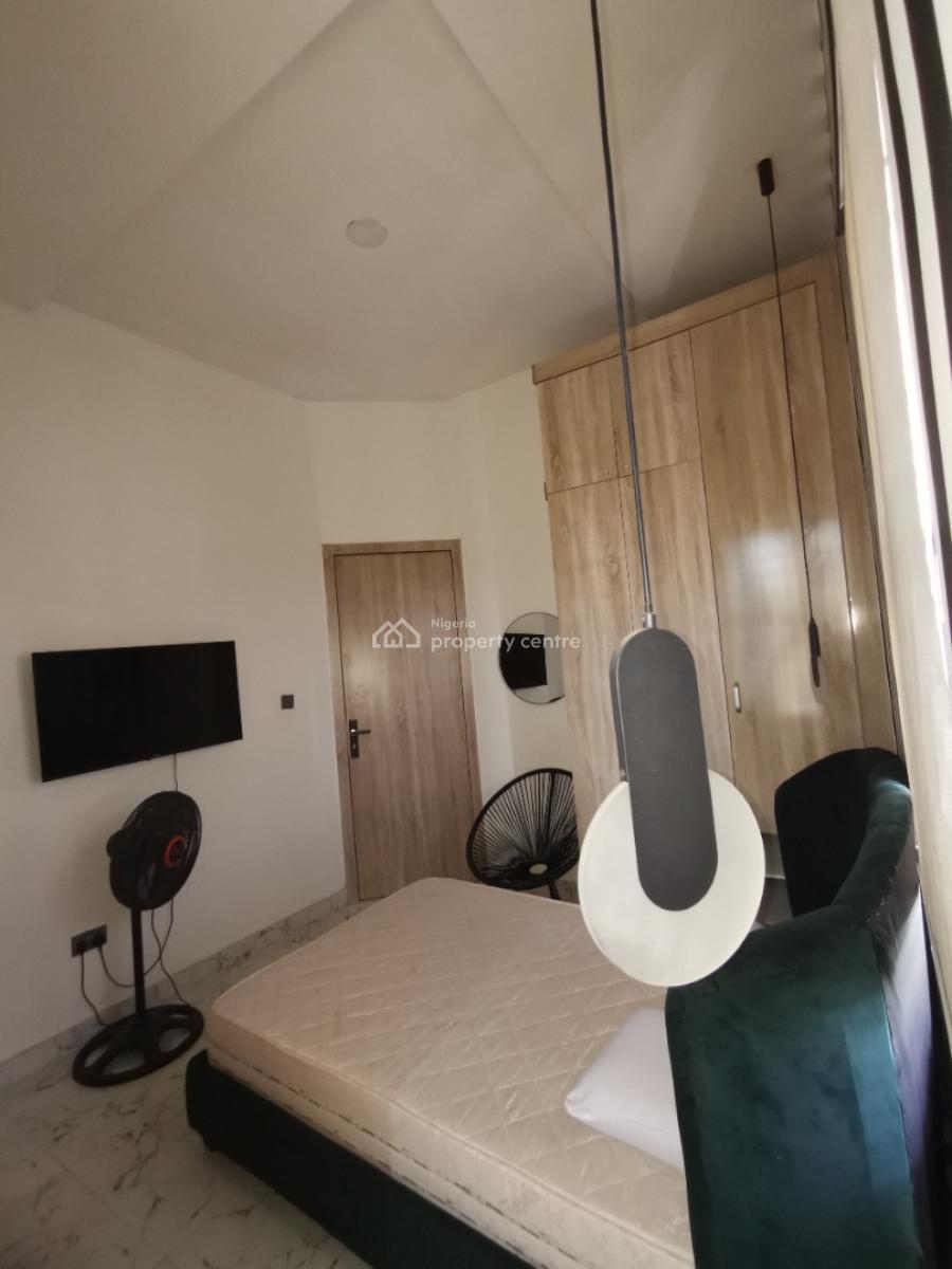 Spacious Fully Furnished Room in a Shared Apartment Upstairs, Royal Pine Estate Orchid Road Eleganza Bustop Lekki Lagos, Lekki, Lagos, Flat / Apartment for Rent