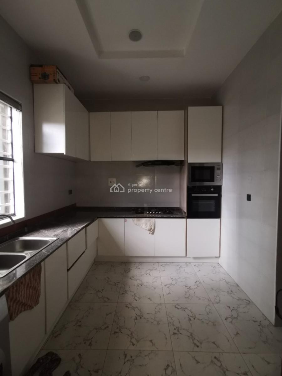 Spacious Fully Furnished Room in a Shared Apartment Upstairs, Royal Pine Estate Orchid Road Eleganza Bustop Lekki Lagos, Lekki, Lagos, Flat / Apartment for Rent