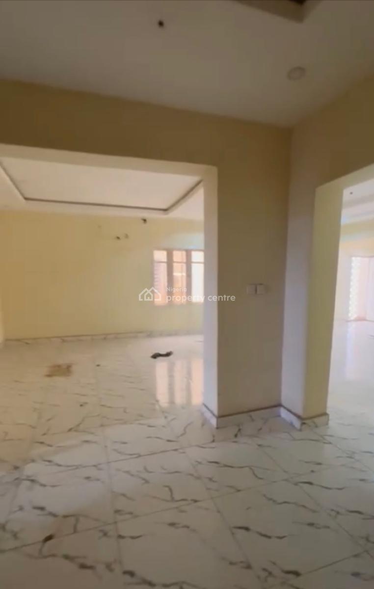 Massive Spacious 3bedroom En-suite Flat + Bq, Wuye Main, Wuye, Abuja, Block of Flats for Sale