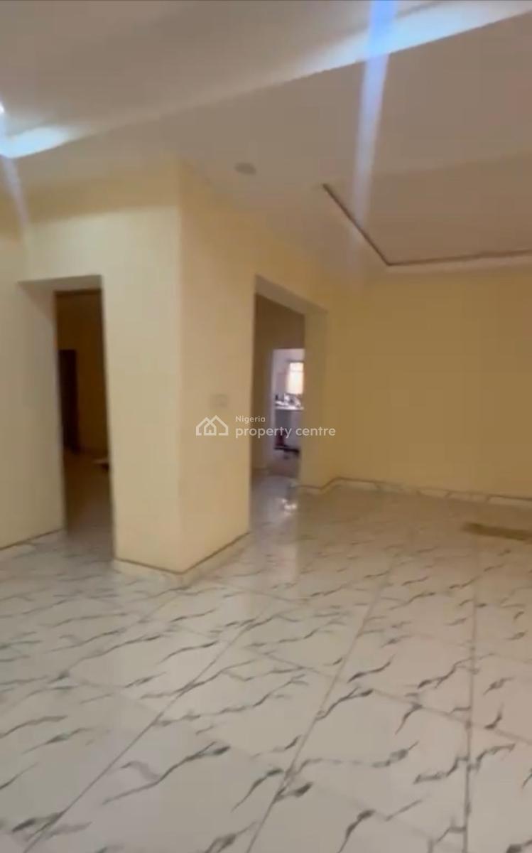 Massive Spacious 3bedroom En-suite Flat + Bq, Wuye Main, Wuye, Abuja, Block of Flats for Sale