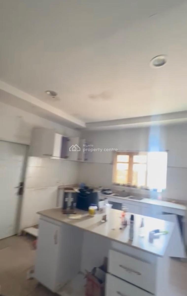 Massive Spacious 3bedroom En-suite Flat + Bq, Wuye Main, Wuye, Abuja, Block of Flats for Sale