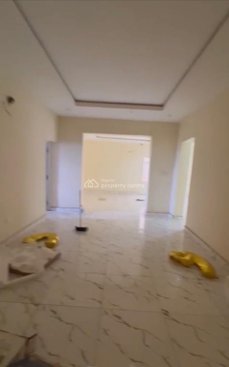 Massive Spacious 3bedroom En-suite Flat + Bq, Wuye Main, Wuye, Abuja, Block of Flats for Sale
