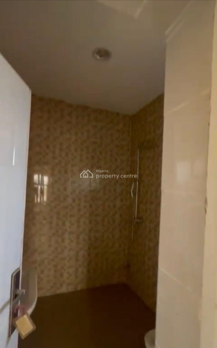 Massive Spacious 3bedroom En-suite Flat + Bq, Wuye Main, Wuye, Abuja, Block of Flats for Sale
