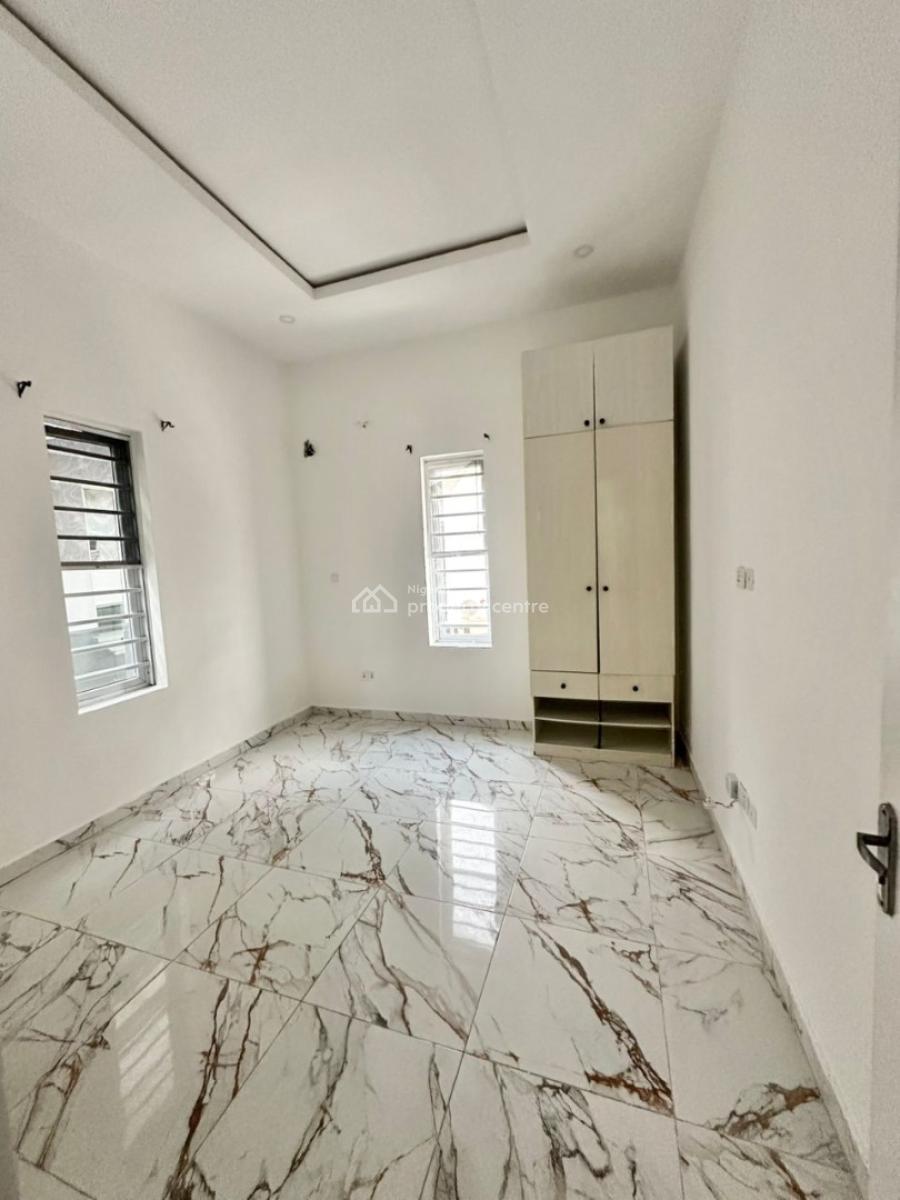 Semi Master Bedroom Upstairs, Canal West Osapa London, Osapa, Lekki, Lagos, Flat / Apartment for Rent