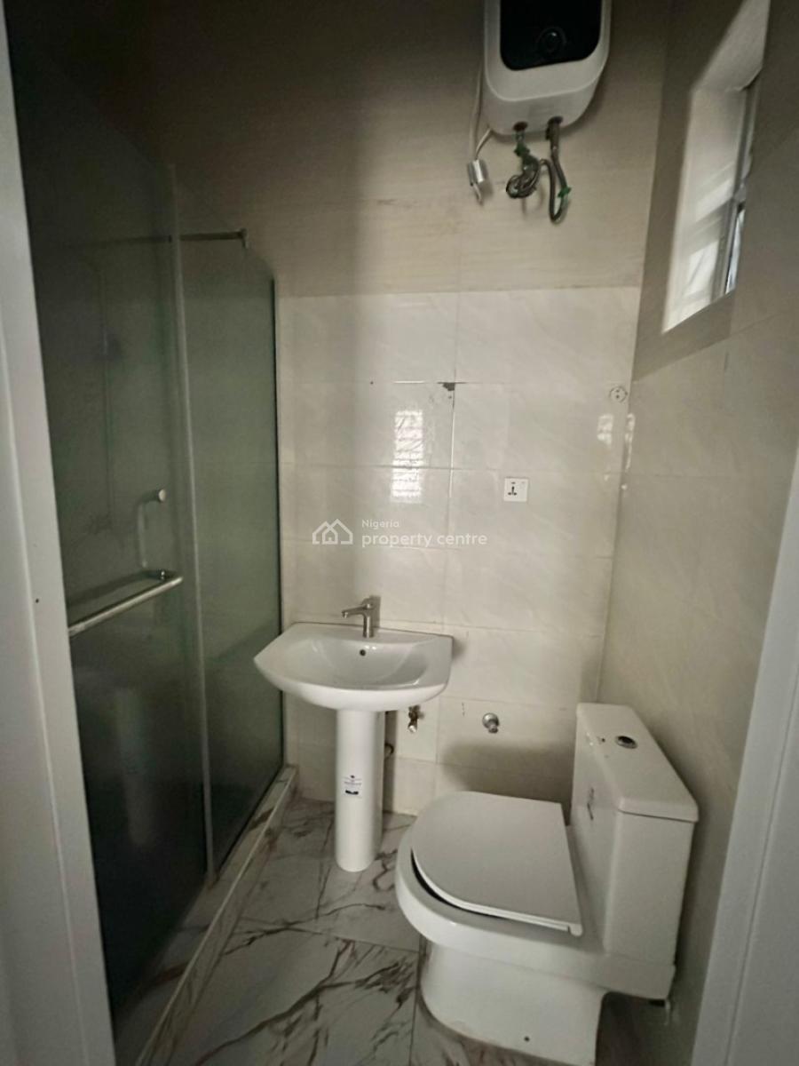 Semi Master Bedroom Upstairs, Canal West Osapa London, Osapa, Lekki, Lagos, Flat / Apartment for Rent