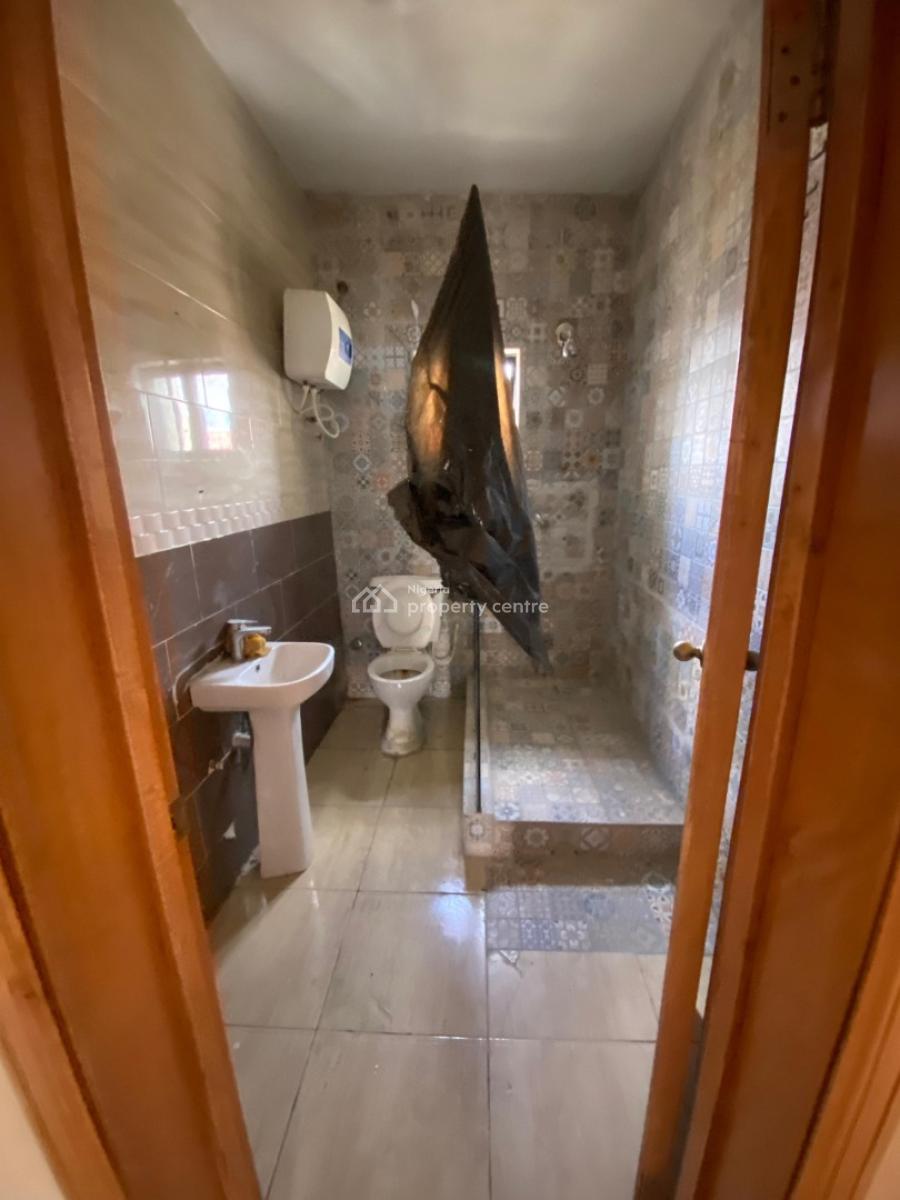 Modern 3 Bedroom Spacious Apartment with Bq Available, Lekki Phase 1, Lekki, Lagos, Flat / Apartment for Rent