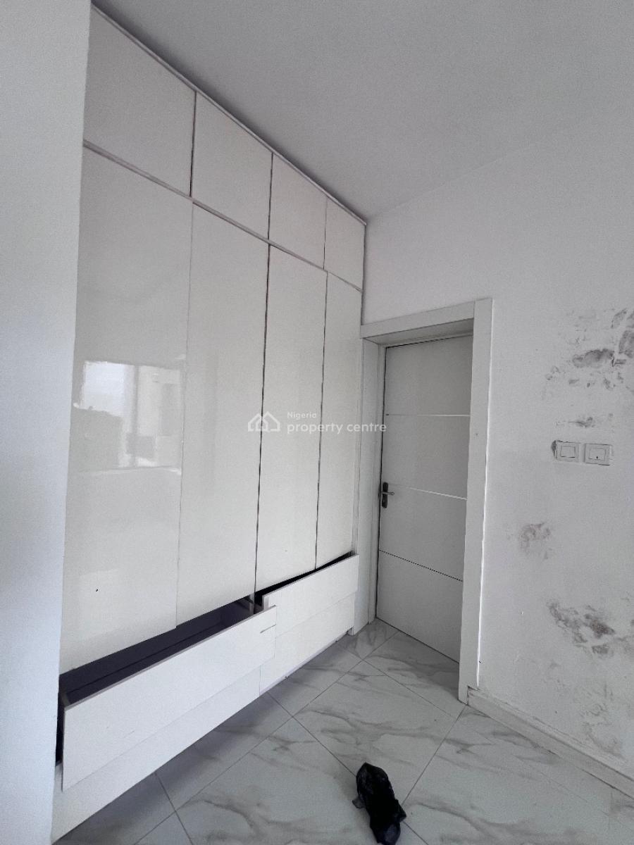 a Well Built 2 Bedroom Flat, Lekki Scheme 2 Abraham Adesanya, Lekki Phase 2, Lekki, Lagos, Flat / Apartment for Rent