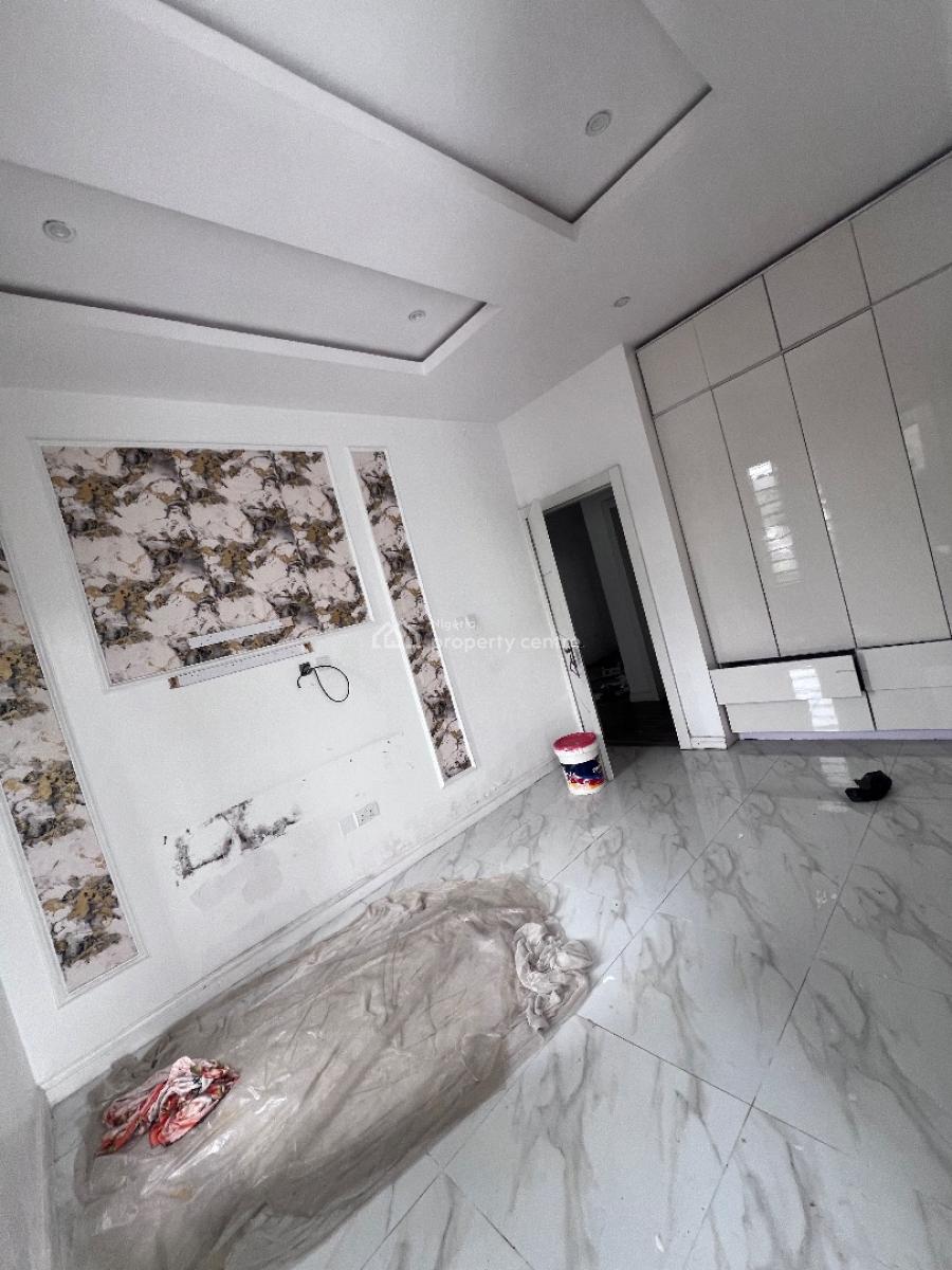 a Well Built 2 Bedroom Flat, Lekki Scheme 2 Abraham Adesanya, Lekki Phase 2, Lekki, Lagos, Flat / Apartment for Rent