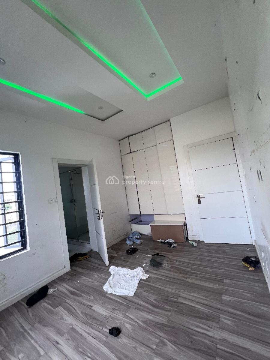 a Well Built 2 Bedroom Flat, Lekki Scheme 2 Abraham Adesanya, Lekki Phase 2, Lekki, Lagos, Flat / Apartment for Rent