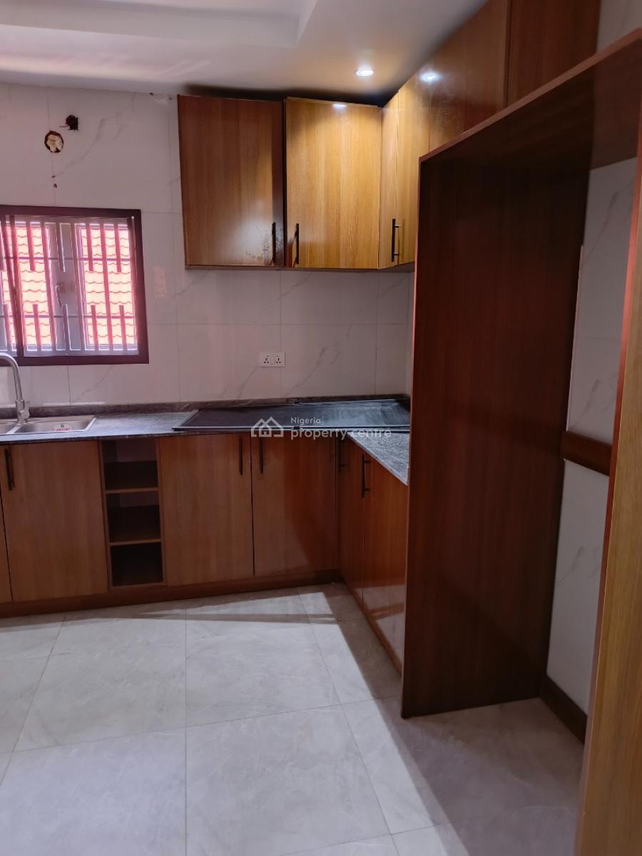 Spacious 3 Bedroom Flat with Bq, Wuye, Abuja, Flat / Apartment for Rent