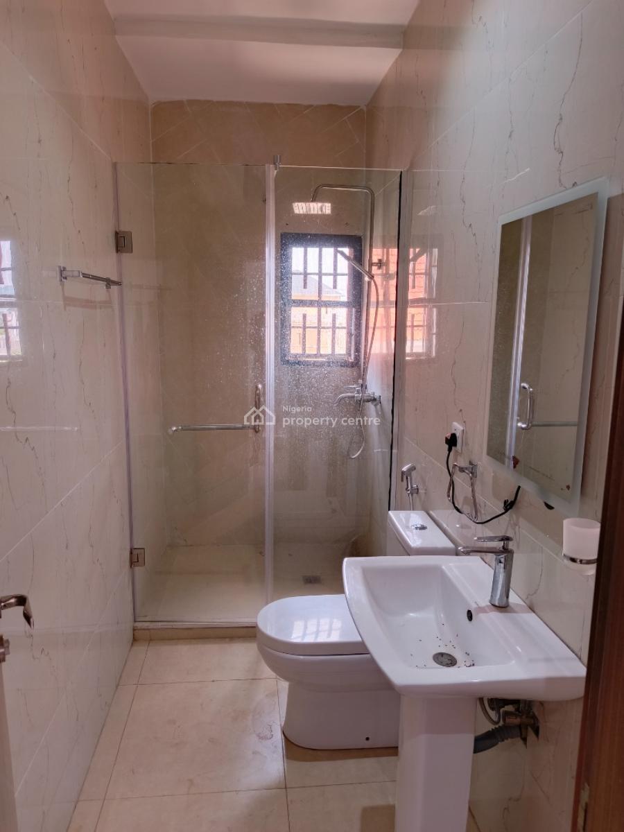 Spacious 3 Bedroom Flat with Bq, Wuye, Abuja, Flat / Apartment for Rent