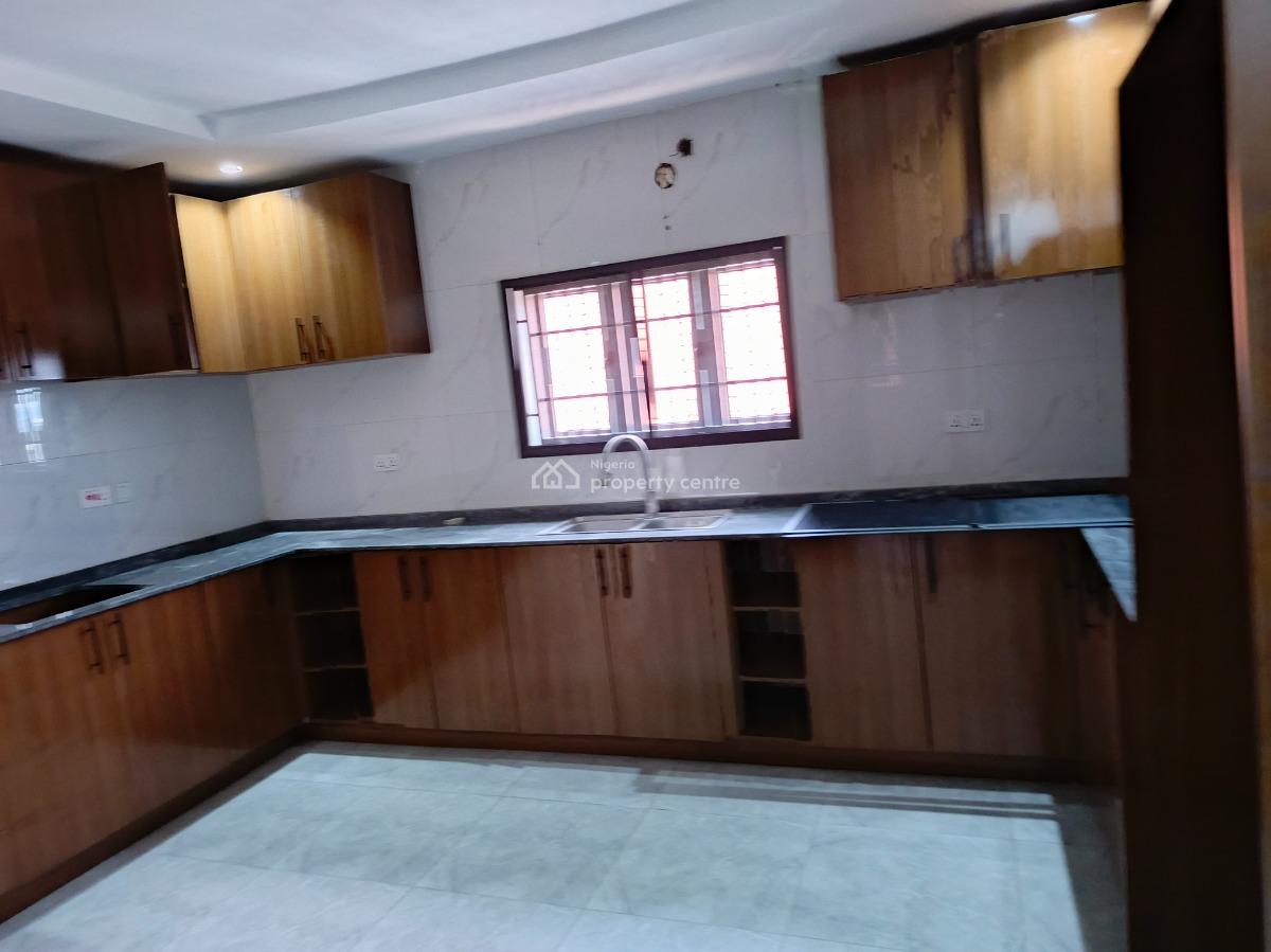 Spacious 3 Bedroom Flat with Bq, Wuye, Abuja, Flat / Apartment for Rent