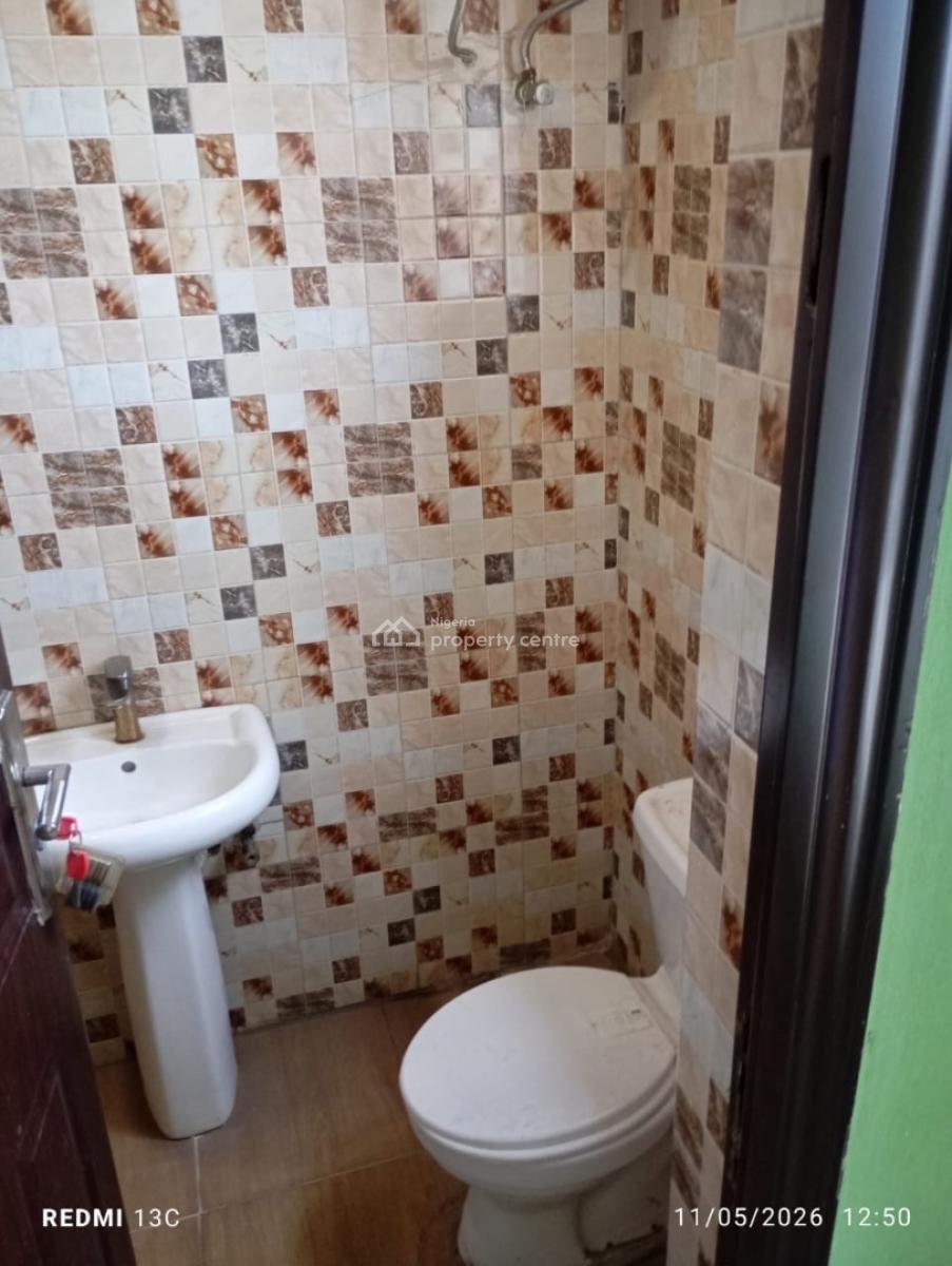 Well Maintained 2 Bedroom Flat with Rooms En-suite, Opposite Omole Phase 1, Omole Phase 1, Ikeja, Lagos, Flat / Apartment for Rent
