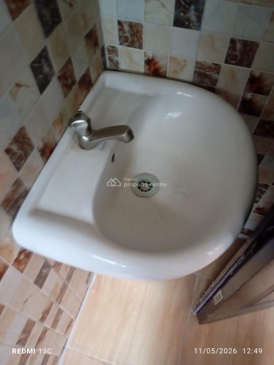 Well Maintained 2 Bedroom Flat with Rooms En-suite, Opposite Omole Phase 1, Omole Phase 1, Ikeja, Lagos, Flat / Apartment for Rent
