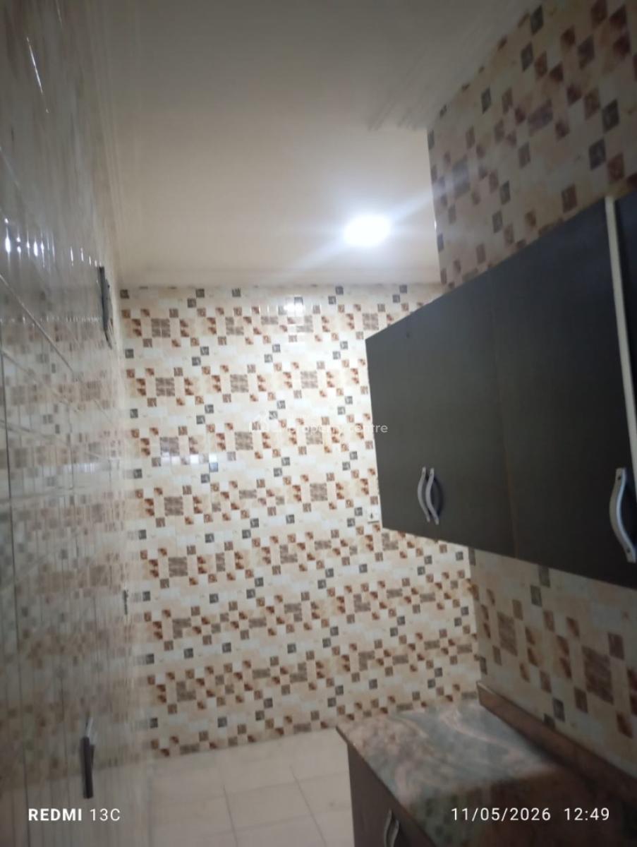 Well Maintained 2 Bedroom Flat with Rooms En-suite, Opposite Omole Phase 1, Omole Phase 1, Ikeja, Lagos, Flat / Apartment for Rent
