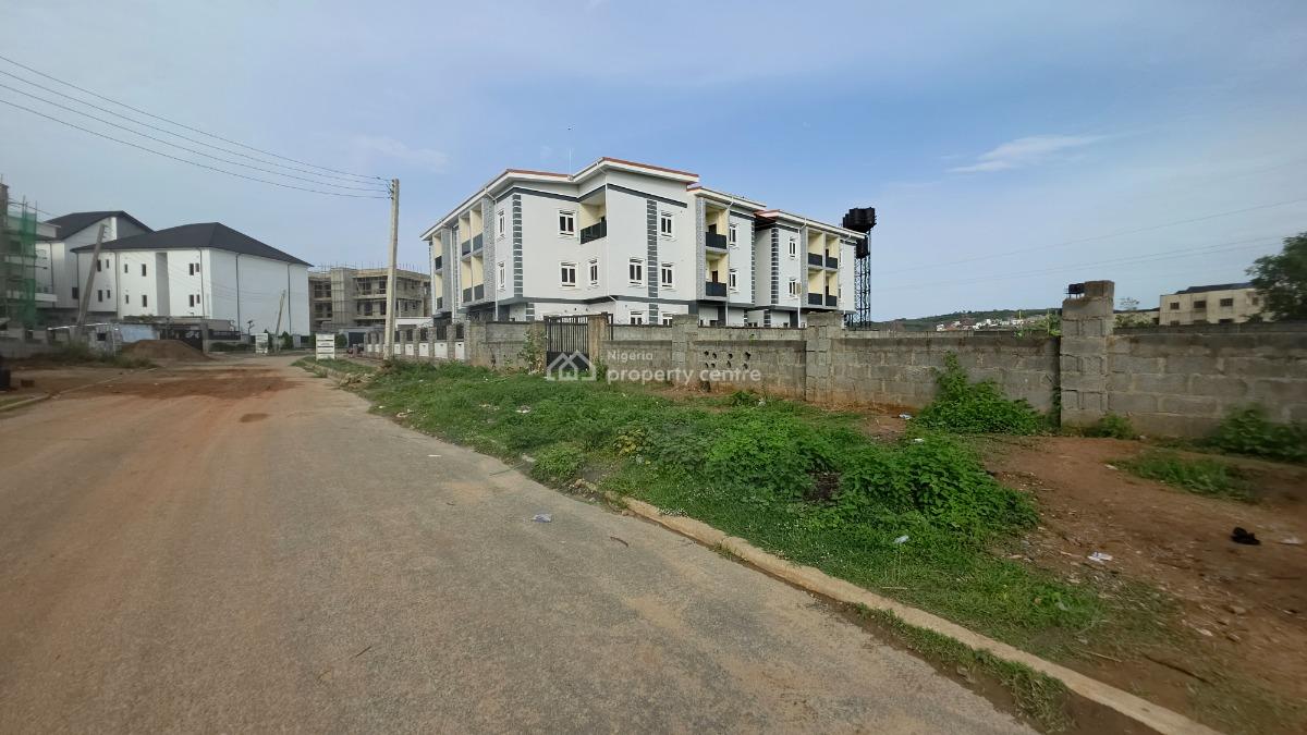 Hot Deal Alert! Guzape Main -- Back of Hmedix Fenced & Gated, Behind H-medix, Guzape District, Abuja, Residential Land for Sale