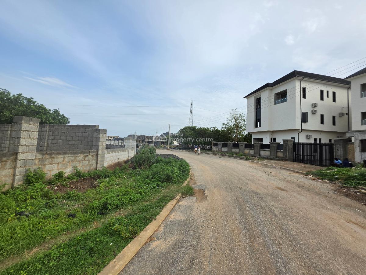 Hot Deal Alert! Guzape Main -- Back of Hmedix Fenced & Gated, Behind H-medix, Guzape District, Abuja, Residential Land for Sale