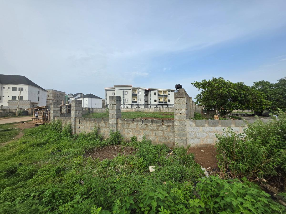 Hot Deal Alert! Guzape Main -- Back of Hmedix Fenced & Gated, Behind H-medix, Guzape District, Abuja, Residential Land for Sale