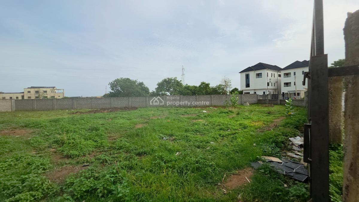 Hot Deal Alert! Guzape Main -- Back of Hmedix Fenced & Gated, Behind H-medix, Guzape District, Abuja, Residential Land for Sale