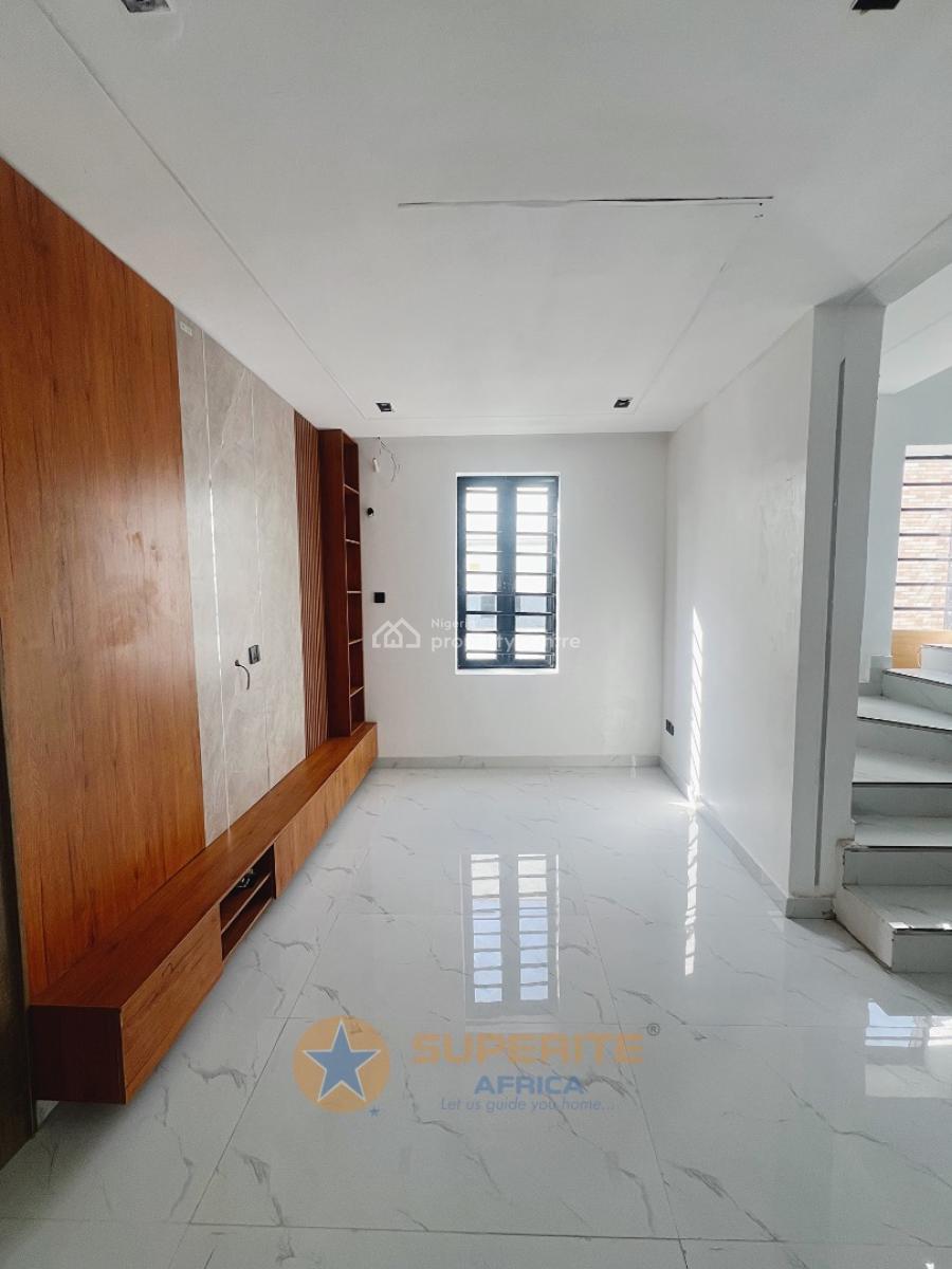 5-bedroom Semi-detached Duplex, Vgc, Lekki, Lagos, Semi-detached Duplex for Sale