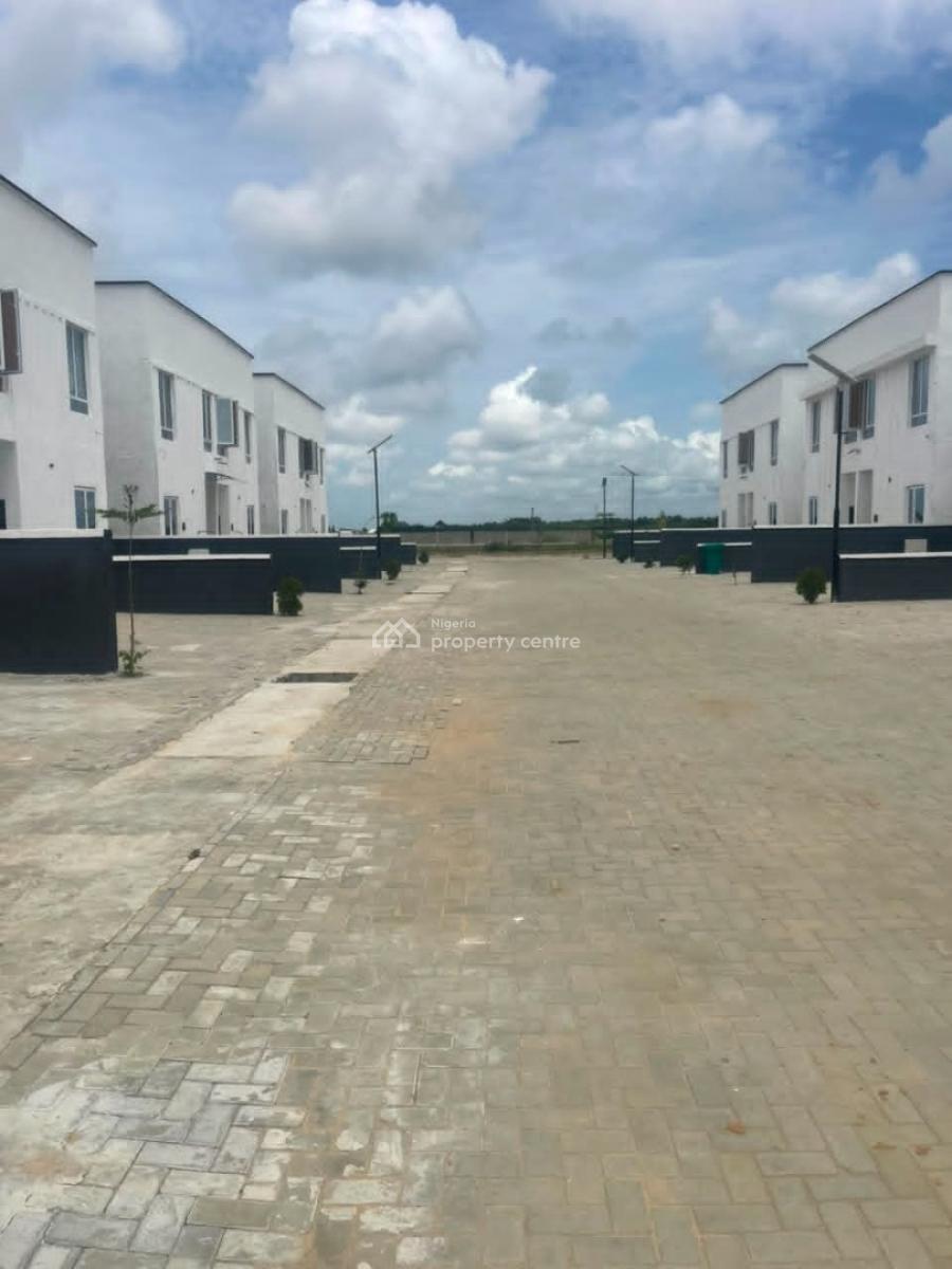 Sharp 4 Bedroom Terrace Duplex in Ikota, Ikota, Ikota, Lekki, Lagos, Flat / Apartment for Rent