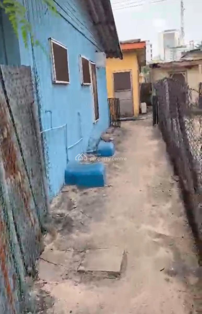 a Land Measuring 400 Sqm with a Demolishable Bungalow on It, Victoria Island (vi), Lagos, Residential Land for Sale