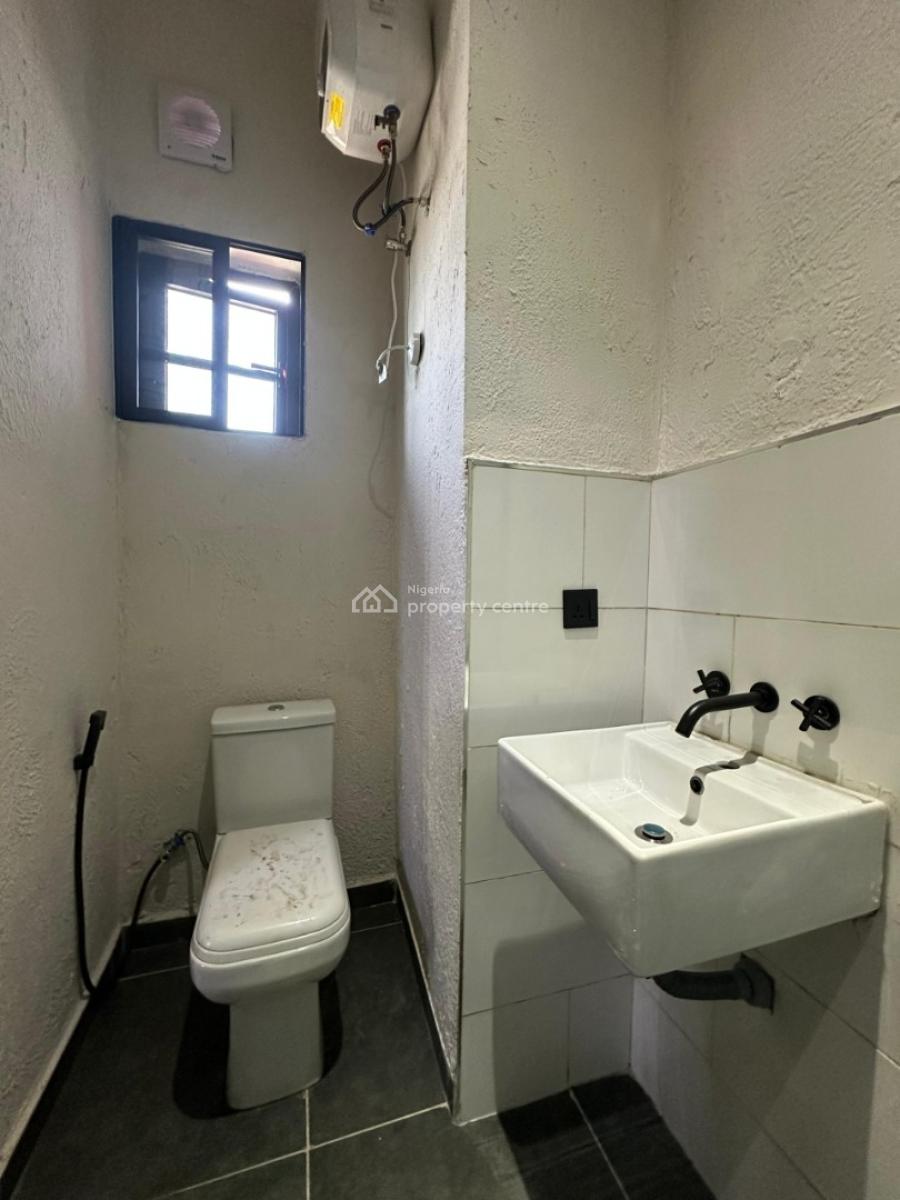Classy & Spacious 3 Bedroom Apartment, Lekki Phase 1, Lekki, Lagos, Flat / Apartment for Sale