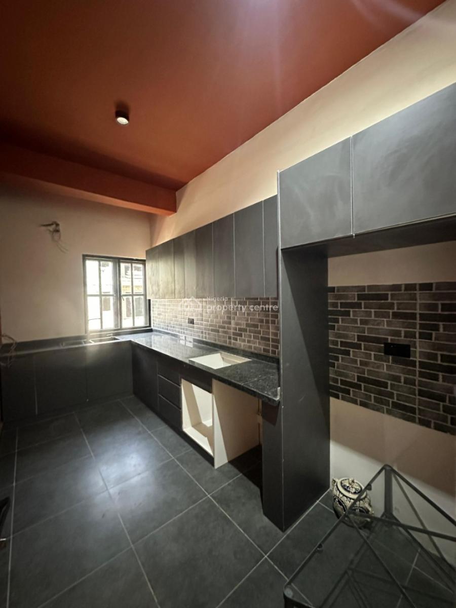 Classy & Spacious 3 Bedroom Apartment, Lekki Phase 1, Lekki, Lagos, Flat / Apartment for Sale